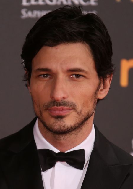 Ursula was in a relationship with Spanish model Andres Velencoso.